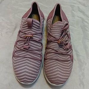 ugg kinney metallic sneaker